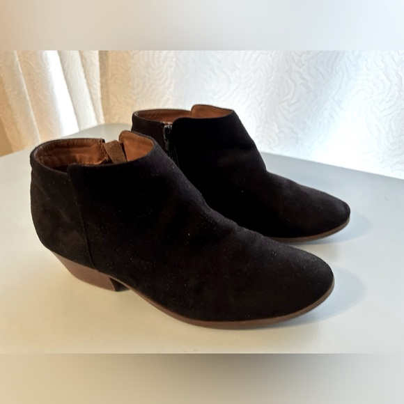 Shoes - Women’s black suede booties